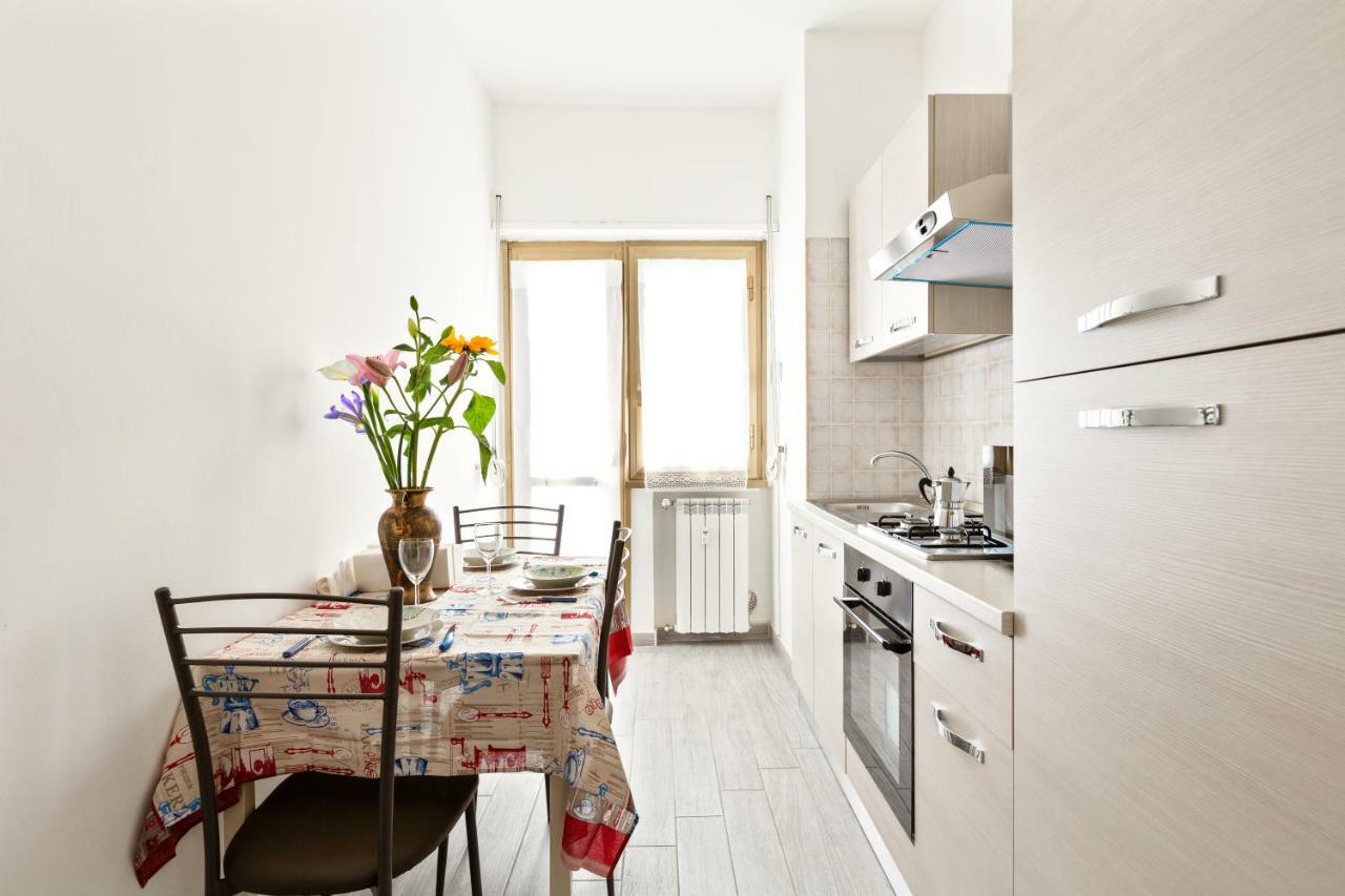Renewed Balcony Flat With Garden Apartment Milan
